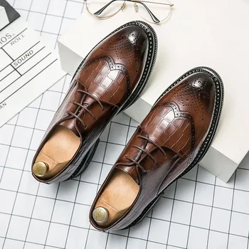 Мъжки обувки в стил дерби от изкуствена кожа на нисък ток, с кръгло бомбе, дантела, с перфорации тип 